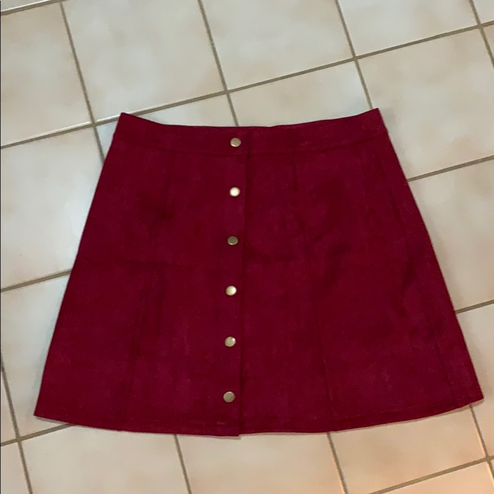Maroon (faux) suede button-up skirt